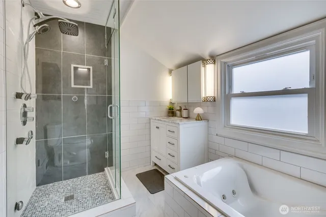 $1,900,000 | 5822 East Green Lake Way North, Seattle, WA 98103