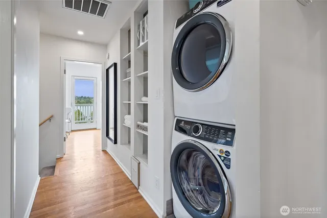 $1,900,000 | 5822 East Green Lake Way North, Seattle, WA 98103