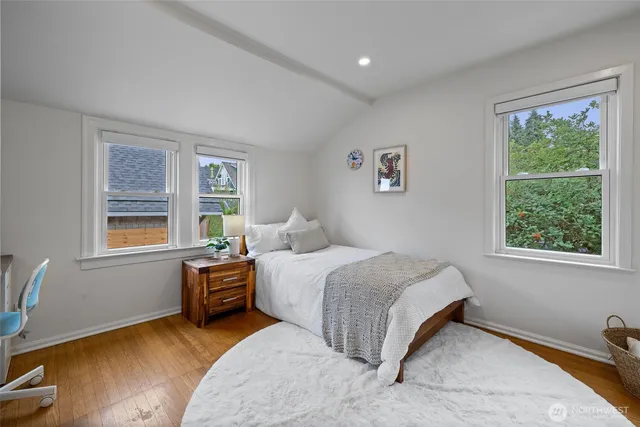 $1,900,000 | 5822 East Green Lake Way North, Seattle, WA 98103