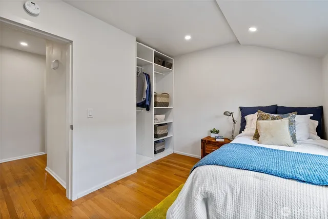 $1,900,000 | 5822 East Green Lake Way North, Seattle, WA 98103