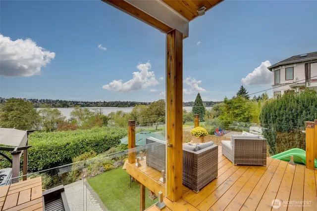 $1,900,000 | 5822 East Green Lake Way North, Seattle, WA 98103