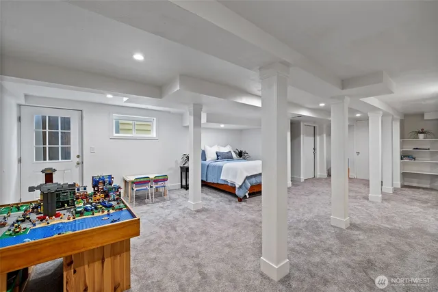 $1,900,000 | 5822 East Green Lake Way North, Seattle, WA 98103