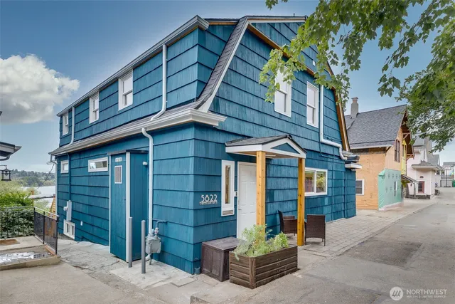 $1,900,000 | 5822 East Green Lake Way North, Seattle, WA 98103