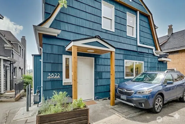 $1,900,000 | 5822 East Green Lake Way North, Seattle, WA 98103