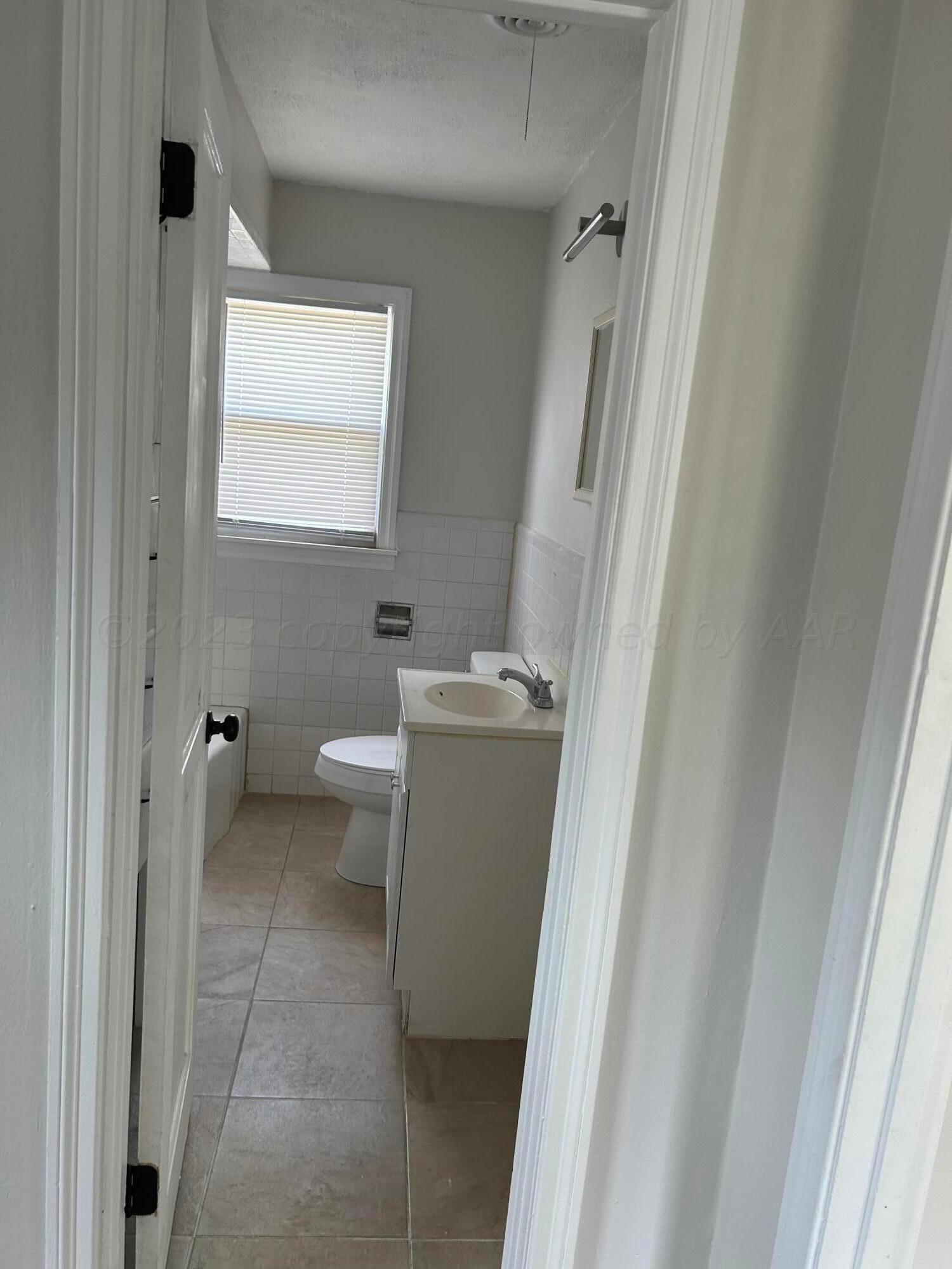 108 North Prospect Street Amarillo, TX 79106 - Photo 12 of 13 Bathroom