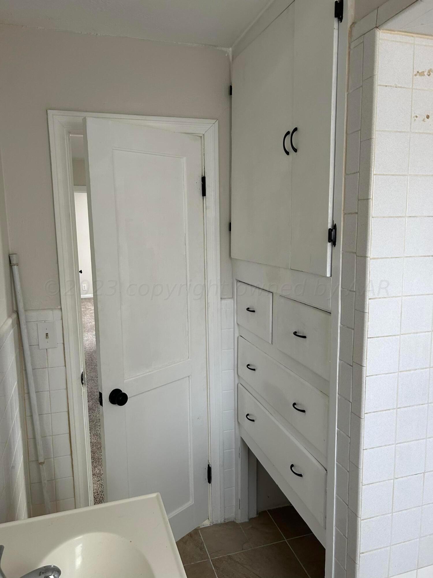 108 North Prospect Street Amarillo, TX 79106 - Photo 13 of 13 Storage in bath