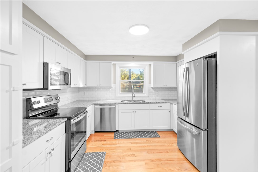 7 Circle Drive Coventry, RI 02816 - Photo 2 of 21