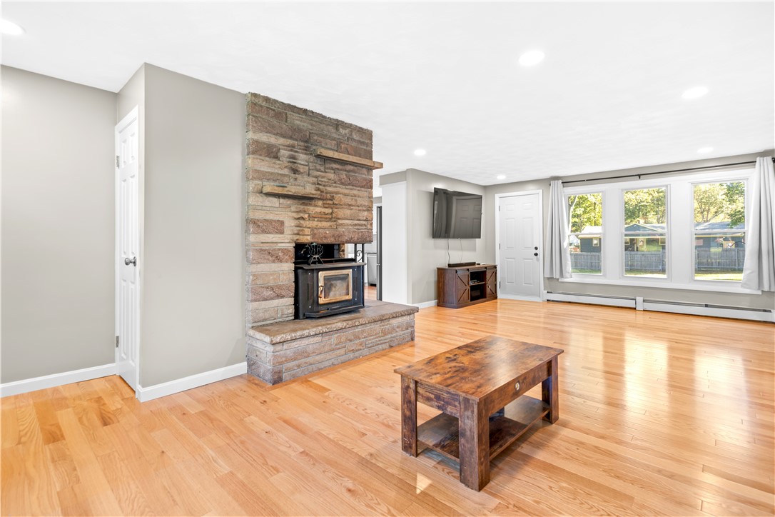 7 Circle Drive Coventry, RI 02816 - Photo 6 of 21