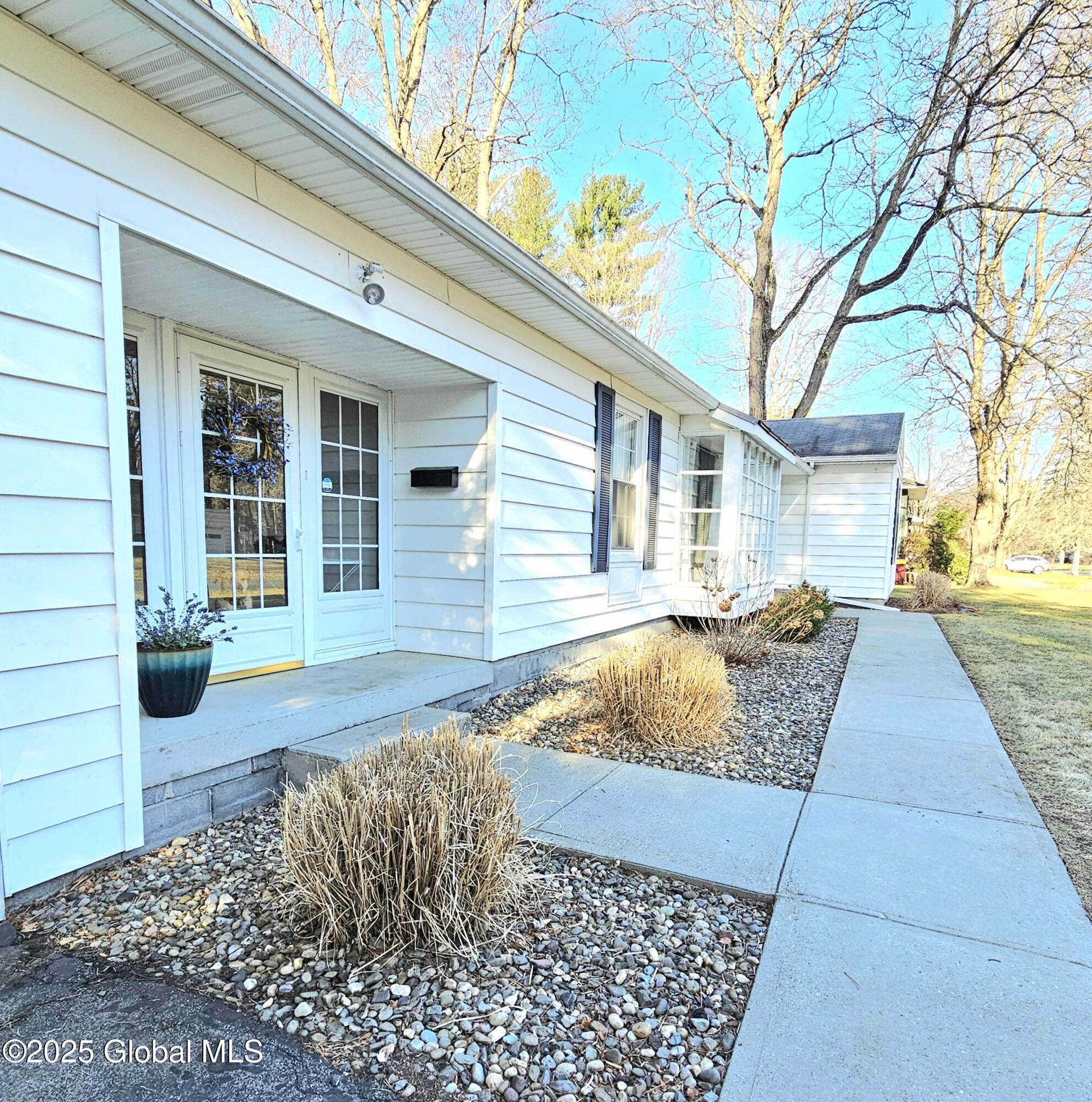 133 Mosher Road Bethlehem, NY 12054 - Photo 3 of 46 20250319_085022