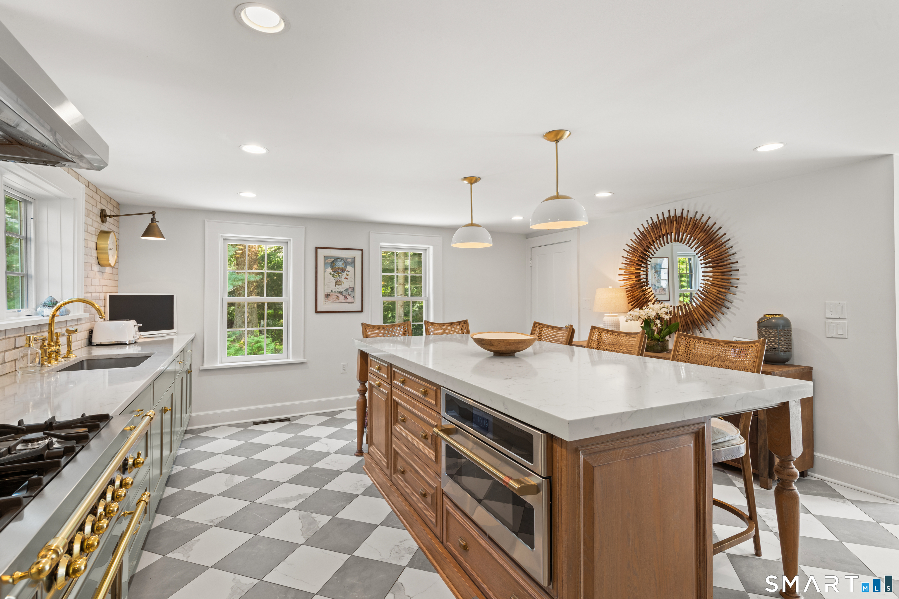 1123 Round Hill Road Fairfield, CT 06824 - Photo 16 of 37 Gallery Image 16
