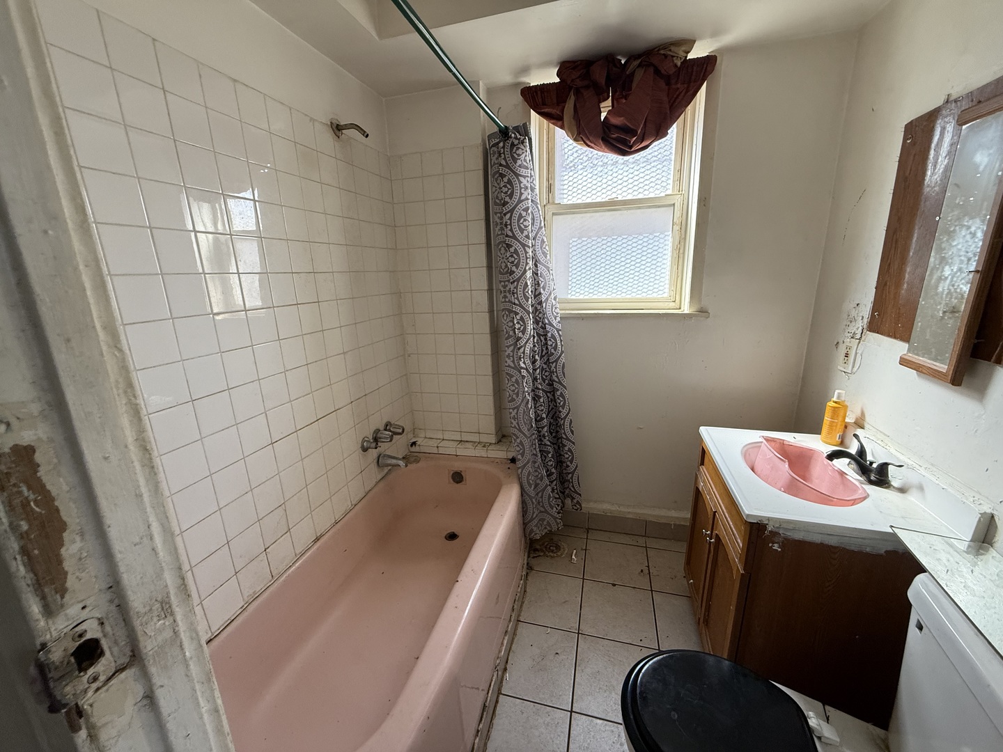 830 North Springfield Avenue Chicago, IL 60651 - Photo 11 of 31 a bathroom with a bathtub sink and toilet
