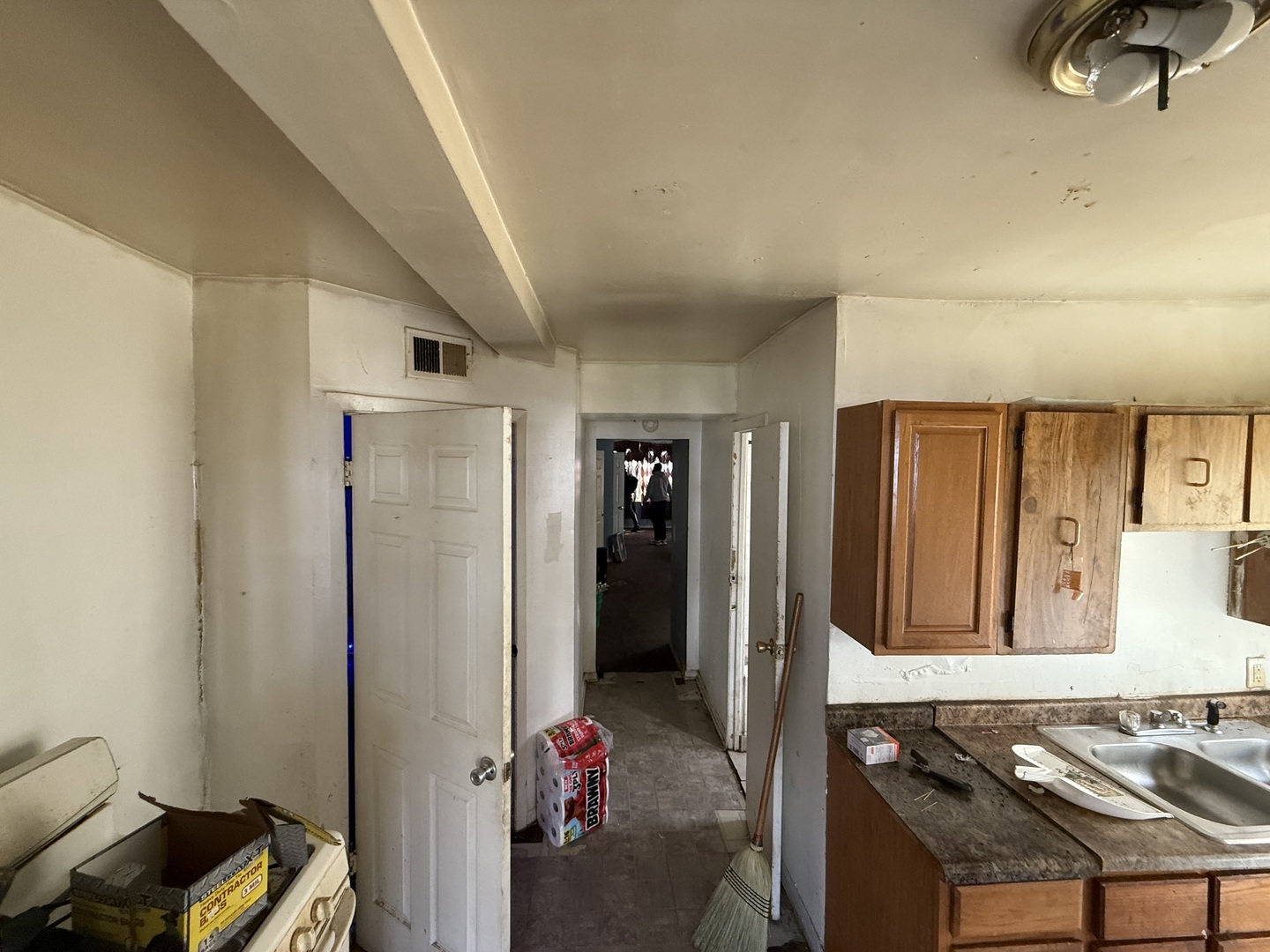 830 North Springfield Avenue Chicago, IL 60651 - Photo 8 of 31 a view of bathroom