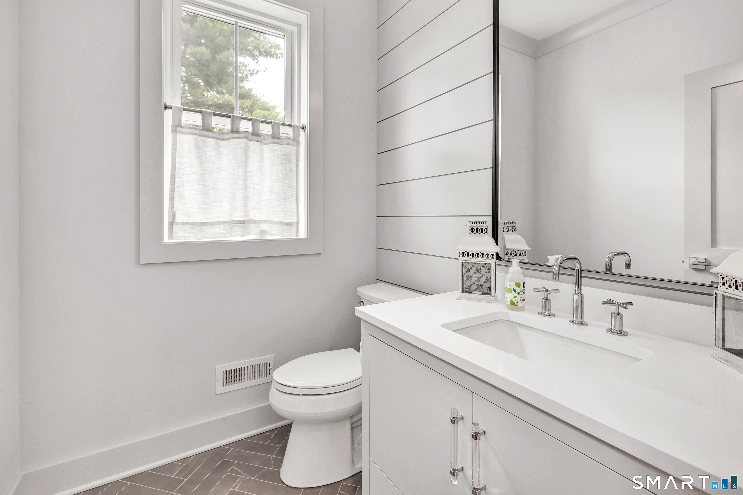 888 Oldfield Road, Unit 888 Fairfield, CT 06824 - Photo 18 of 36