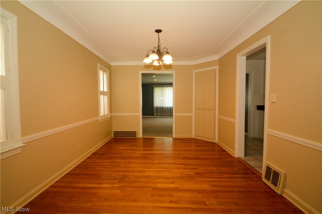 2623 Milton Road Cleveland, OH 44118 - Photo 9 of 35