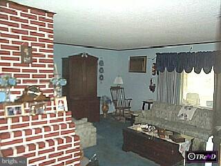 36 Old Pond Road Levittown, PA 19057 - Photo 4 of 4 Gallery Image 4