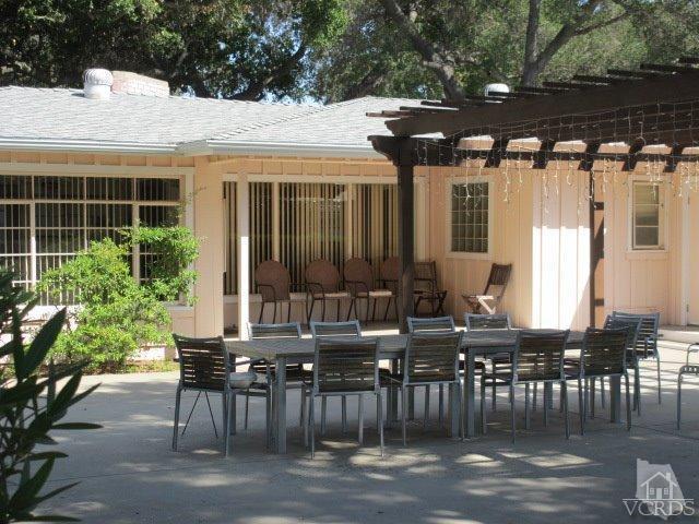 1225 South Rice Road, Unit 5 Ojai, CA 93023 - Photo 35 of 41 a view of a chairs and table in the patio
