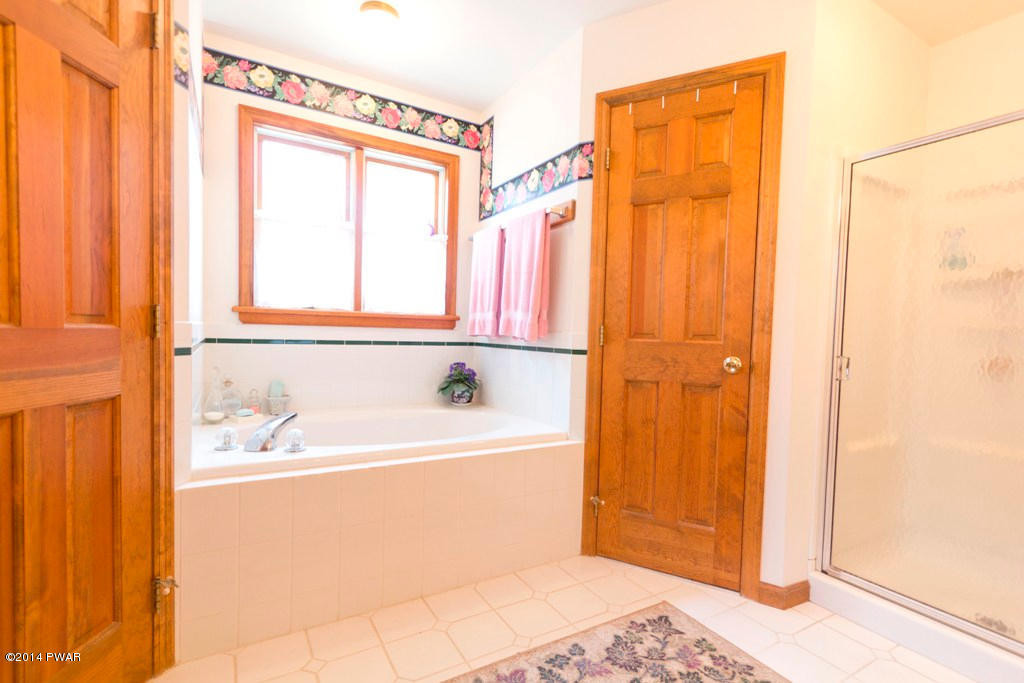 112 Sunset Way Milford, PA 18337 - Photo 12 of 44