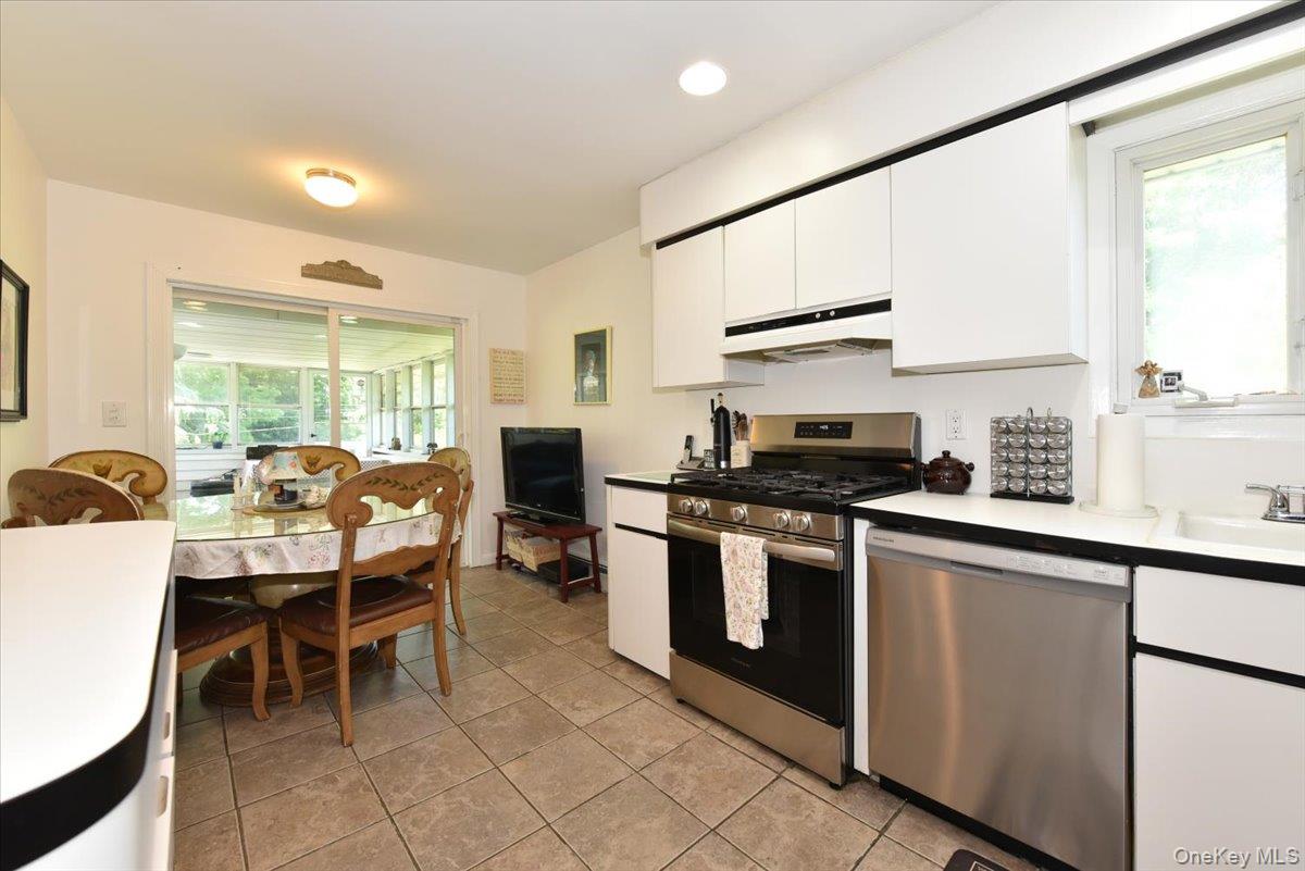 44 Peppermint Road Commack, NY 11725 - Photo 12 of 35