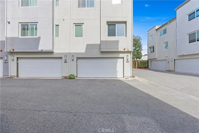 $850,000 | 14404 Kiwi Lane, Unit 6, Gardena, CA 90247