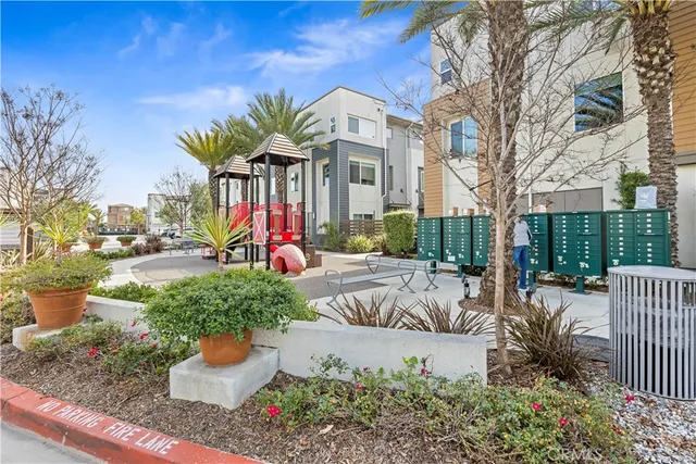$850,000 | 14404 Kiwi Lane, Unit 6, Gardena, CA 90247
