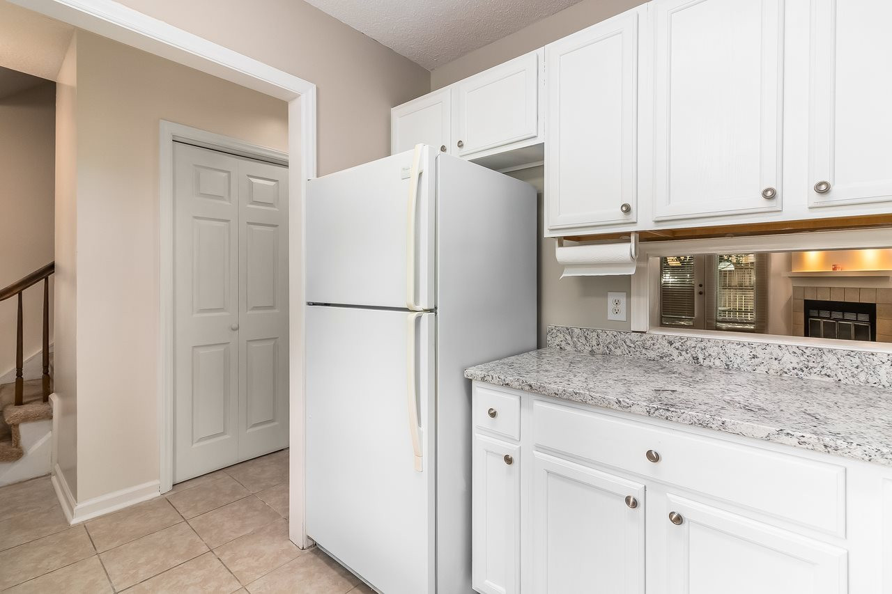 5629 Bridgetowne Way, Unit 5629 Raleigh, NC 27609 - Photo 6 of 19 Kitchen