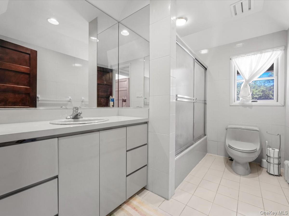 51 Crescent Road Port Washington, NY 11050 - Photo 21 of 43 Gallery Image 21