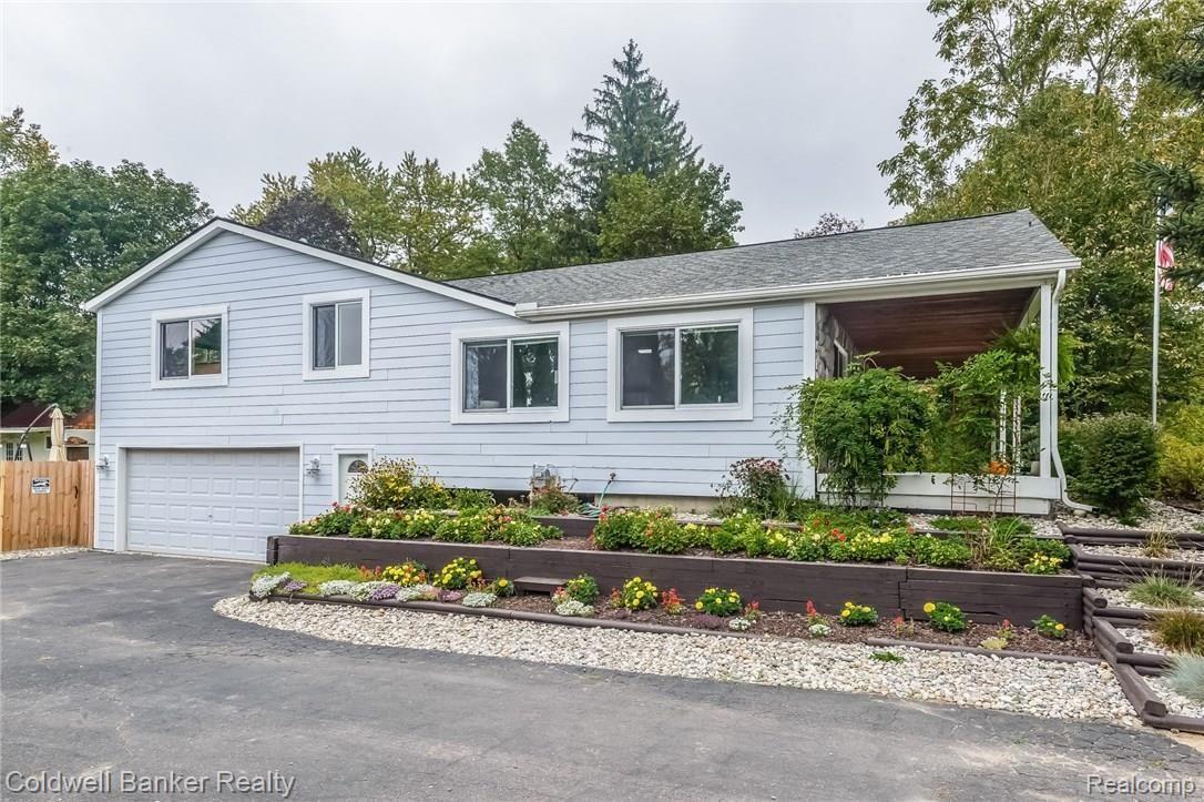 1279 Porter Road White Lake, MI 48383 - Photo 28 of 30 032-Side_View-4794066-medium.jpg
