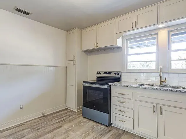 $1,550 | 2716 29th Street, Lubbock, TX 79410