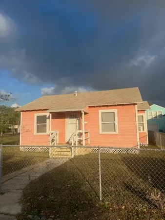 $900 | 736 South Houston Street, Aransas Pass, TX 78336
