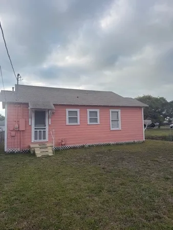 $900 | 736 South Houston Street, Aransas Pass, TX 78336