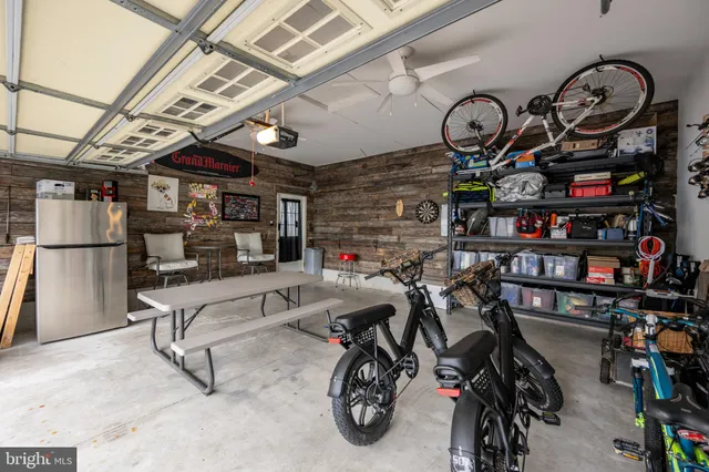 a view of a pathway with a pathway