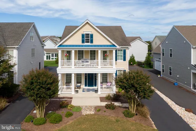 a view of a house with a yard and garage