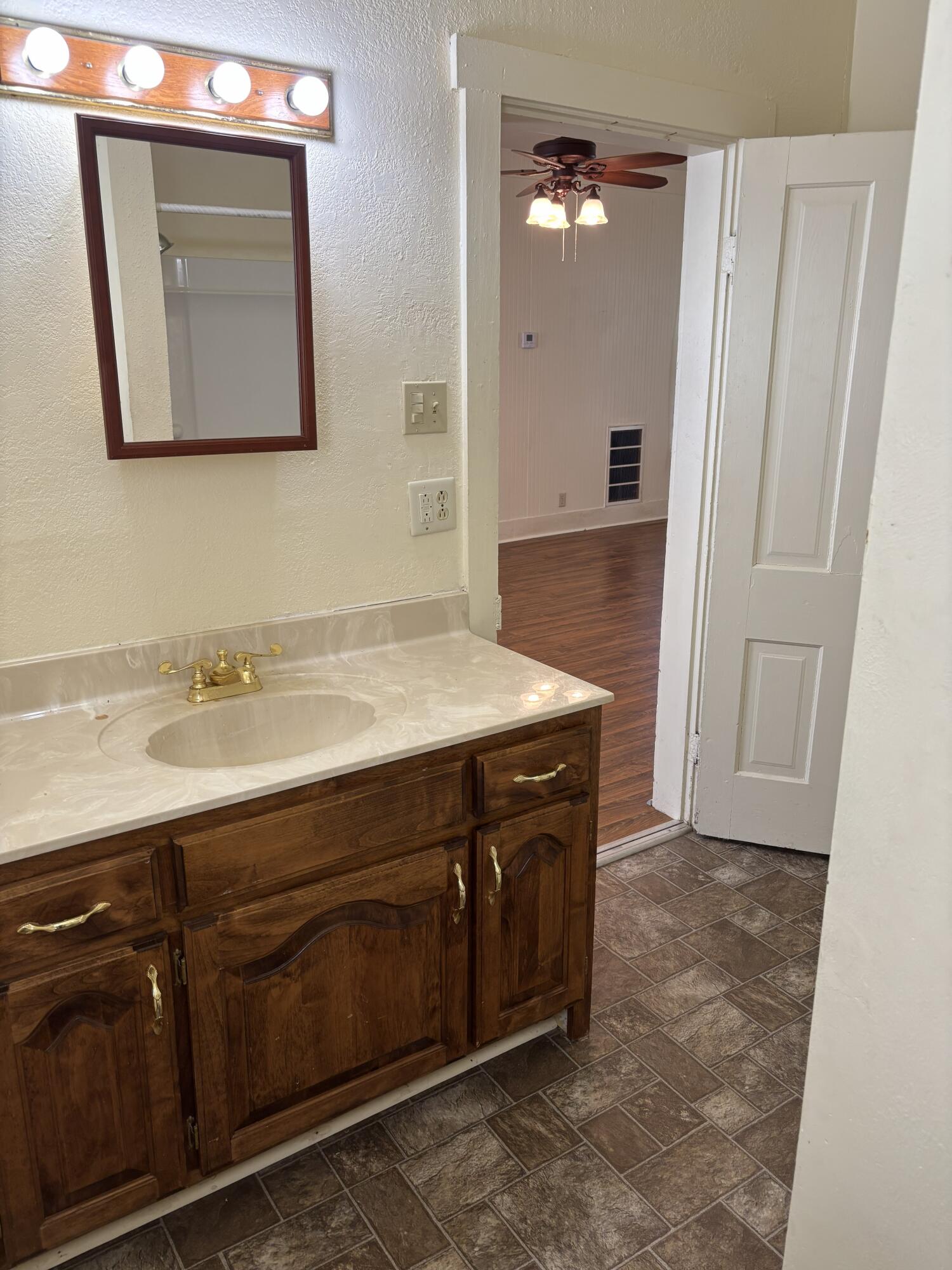 507 3rd Street Monett, MO 65708 - Photo 11 of 22 IMG_2321