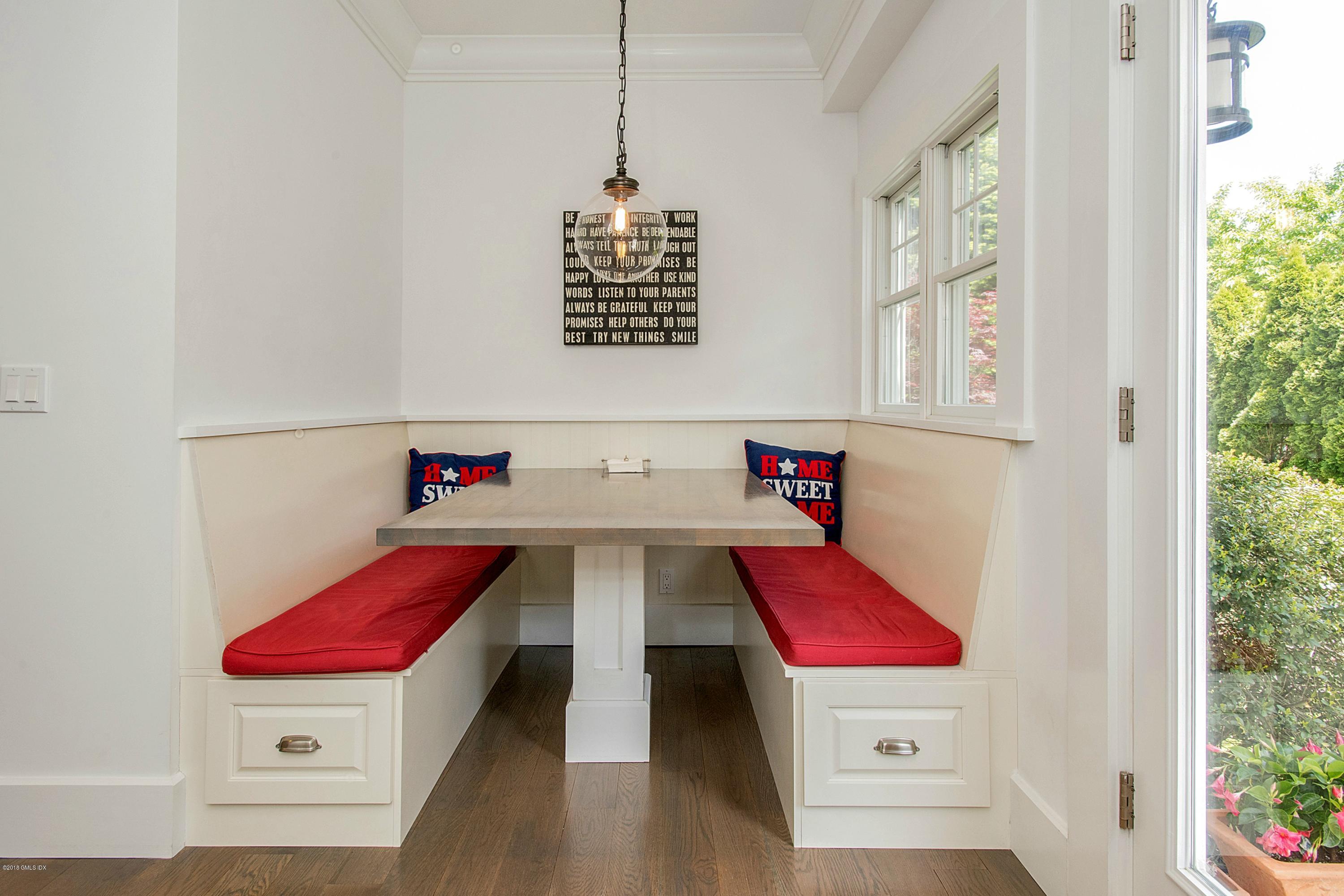 246 Riverside Avenue Riverside, CT 06878 - Photo 10 of 36 a room with furniture and window