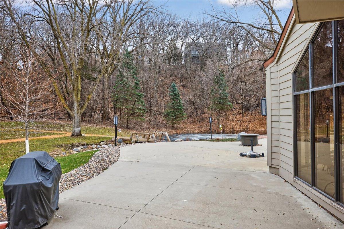 9550 Collegeview Road, Unit 218 Bloomington, MN 55437 - Photo 38 of 44