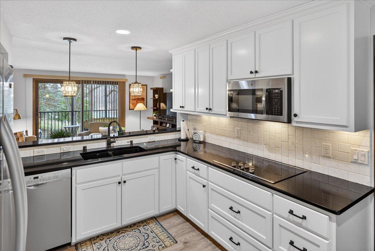 9550 Collegeview Road, Unit 218 Bloomington, MN 55437 - Photo 4 of 44
