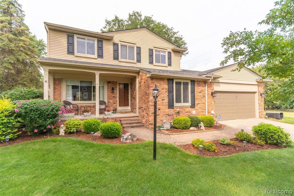 1460 Deerhurst Lane Rochester Hills, MI 48307 - Photo 1 of 30
