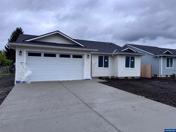$399,000 | 1027 42nd Avenue, Sweet Home, OR 97386