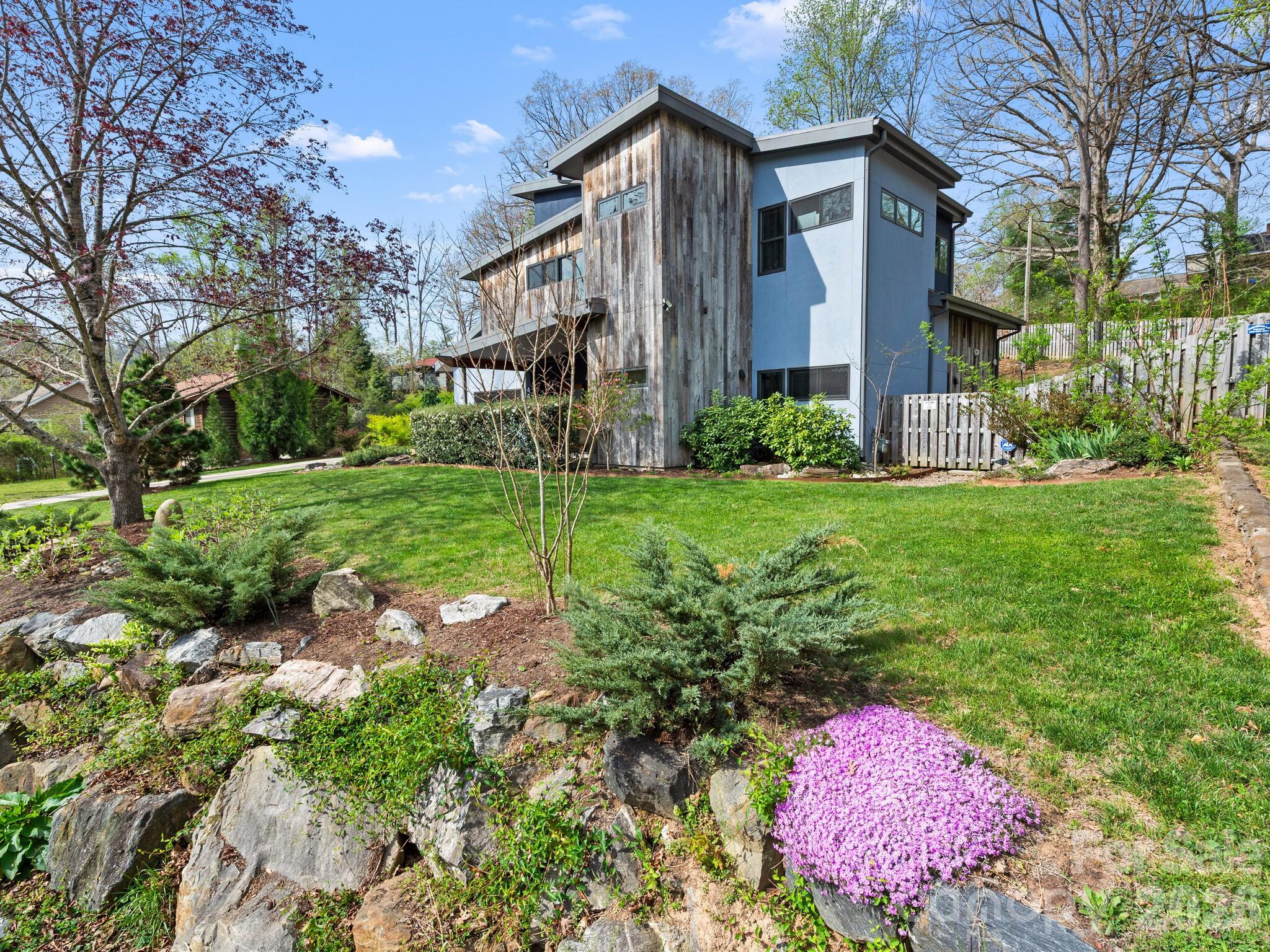46 Pinecroft Road Asheville, NC 28804 - Photo 2 of 48