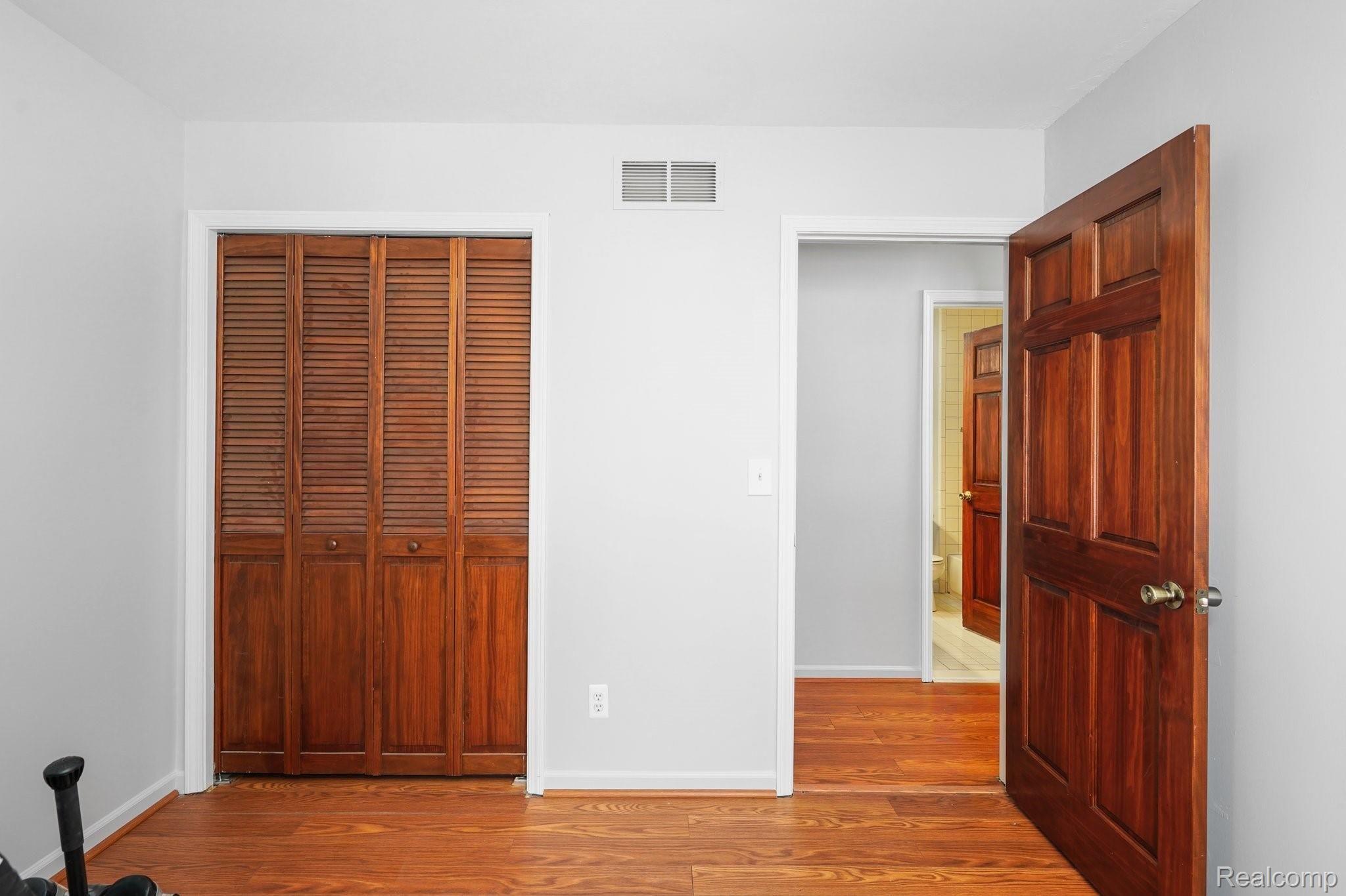 755 East Long Lake Road Troy, MI 48085 - Photo 13 of 39 13-web-or-mls-755 East Long Lake Road Troy - 12.jpg