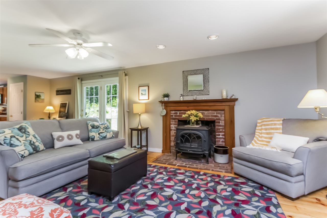 53 Greenfield Road New Boston, NH 03070 - Photo 3 of 39