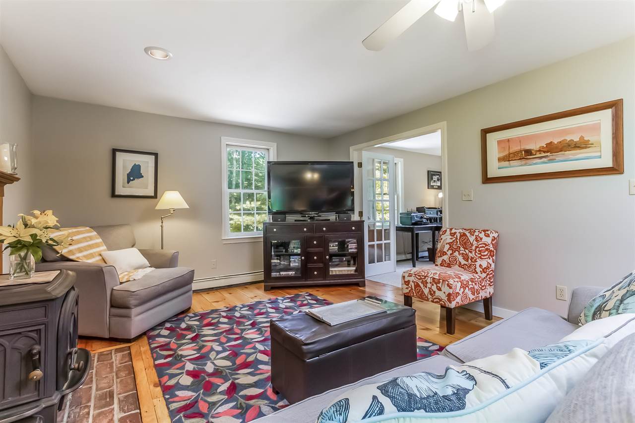 53 Greenfield Road New Boston, NH 03070 - Photo 8 of 39