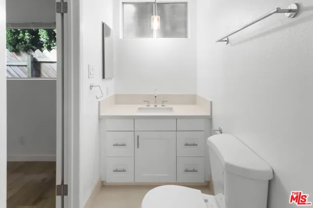 $4,950 | 1114 12th Street, Unit 103, Santa Monica, CA 90403