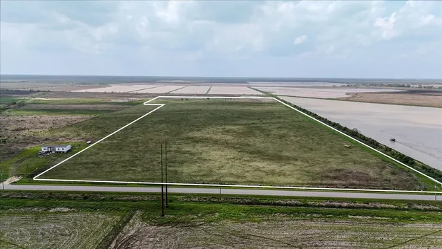 a view of a tennis court