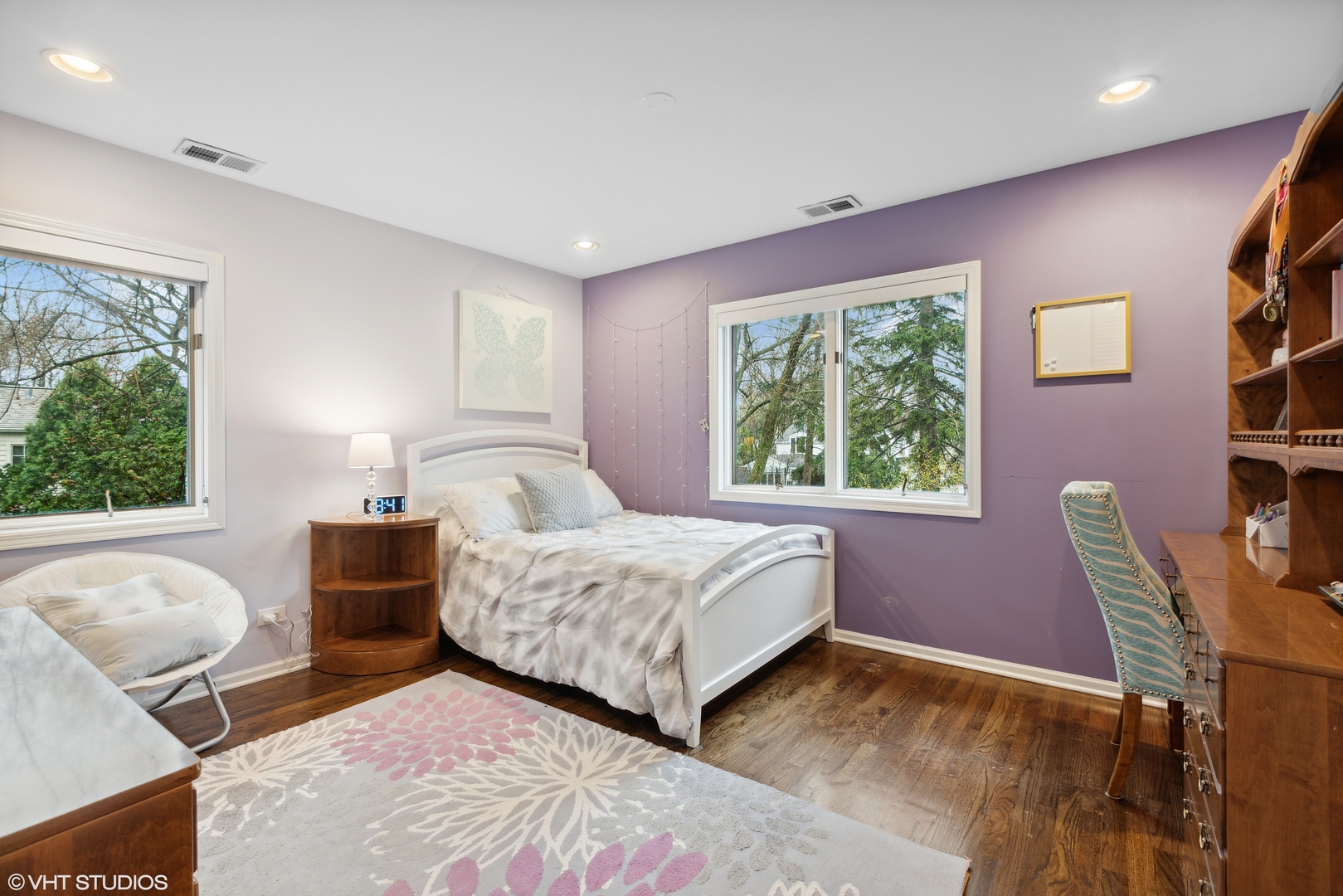 1041 Pontiac Road Wilmette, IL 60091 - Photo 17 of 33 a bedroom with a bed and a window