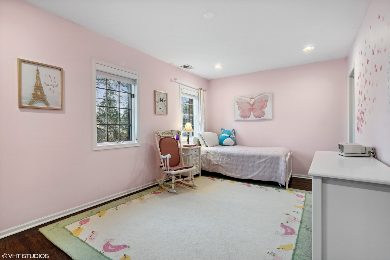 1041 Pontiac Road Wilmette, IL 60091 - Photo 18 of 33 a bedroom with a bed and a window