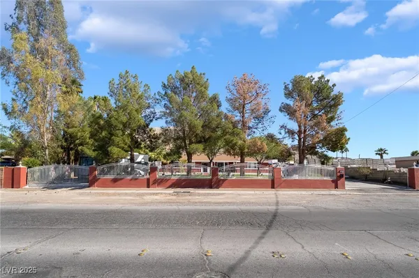 $3,500 | 724 North Fogg Street, Las Vegas, NV 89110