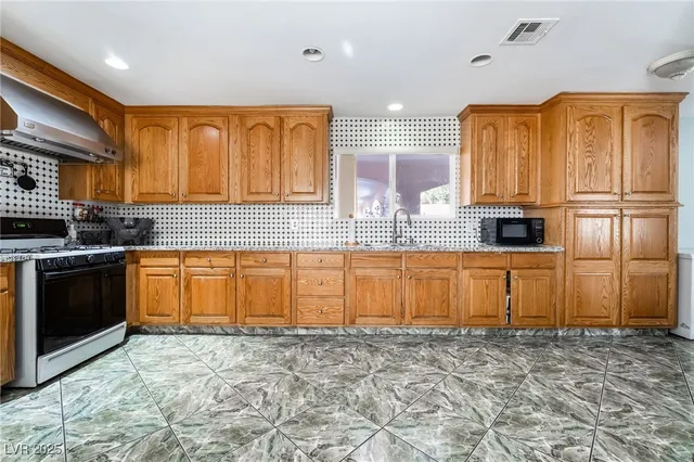 $3,500 | 724 North Fogg Street, Las Vegas, NV 89110