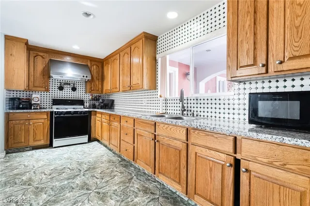 $3,500 | 724 North Fogg Street, Las Vegas, NV 89110