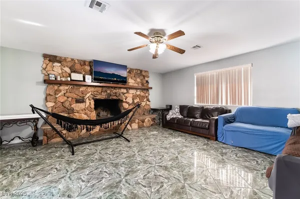 $3,500 | 724 North Fogg Street, Las Vegas, NV 89110